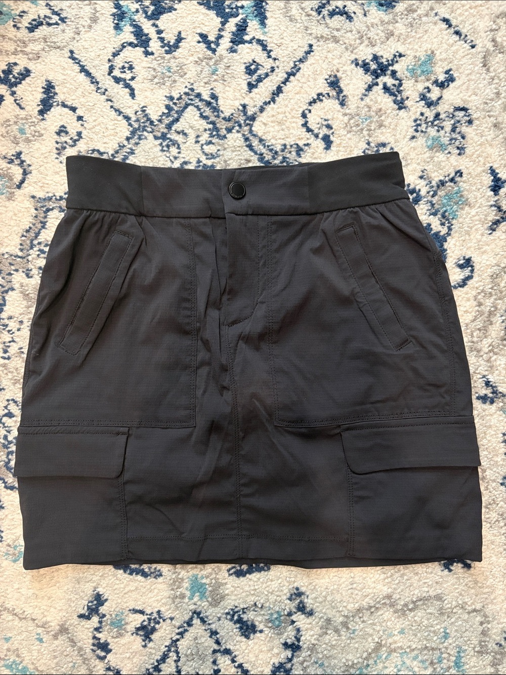Athleta Women’s Black Utility Cargo Skirt (built in shorts)